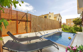 Nice home in Komiza w/ Outdoor swimming pool, WiFi and 4 Bedrooms